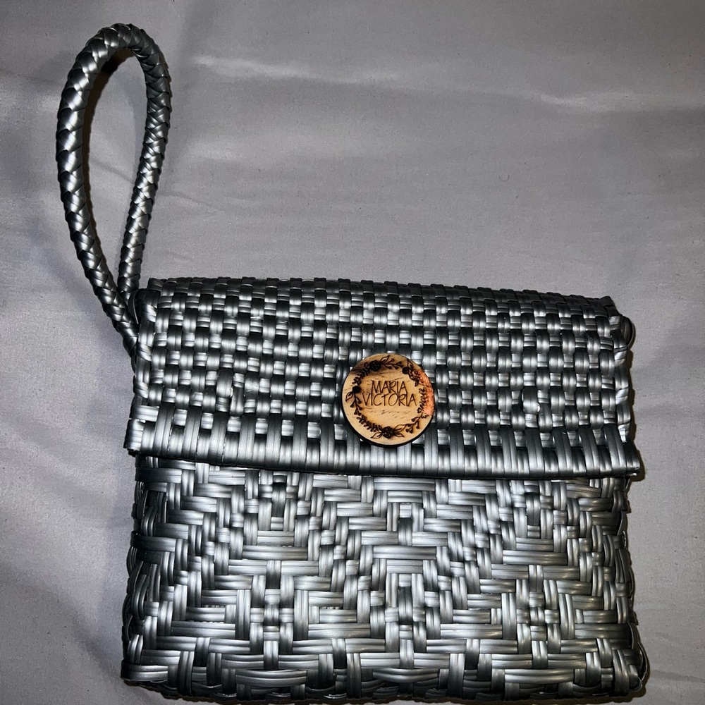 Maria Victoria wristlet